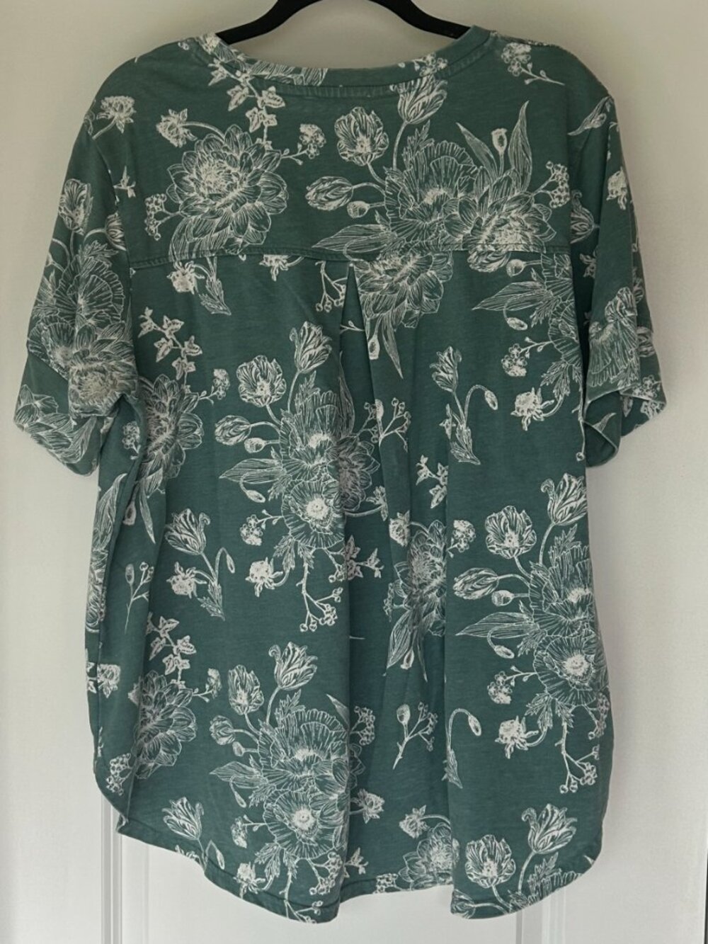 Jane + Delancey Sage Green Floral Pullover Top 1X - Picture 3 of 4